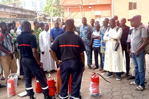 Formation à la lutte contre les feux de niveau 1 au profit du personnel de l’hôpital Saint-Jean de Cotonou