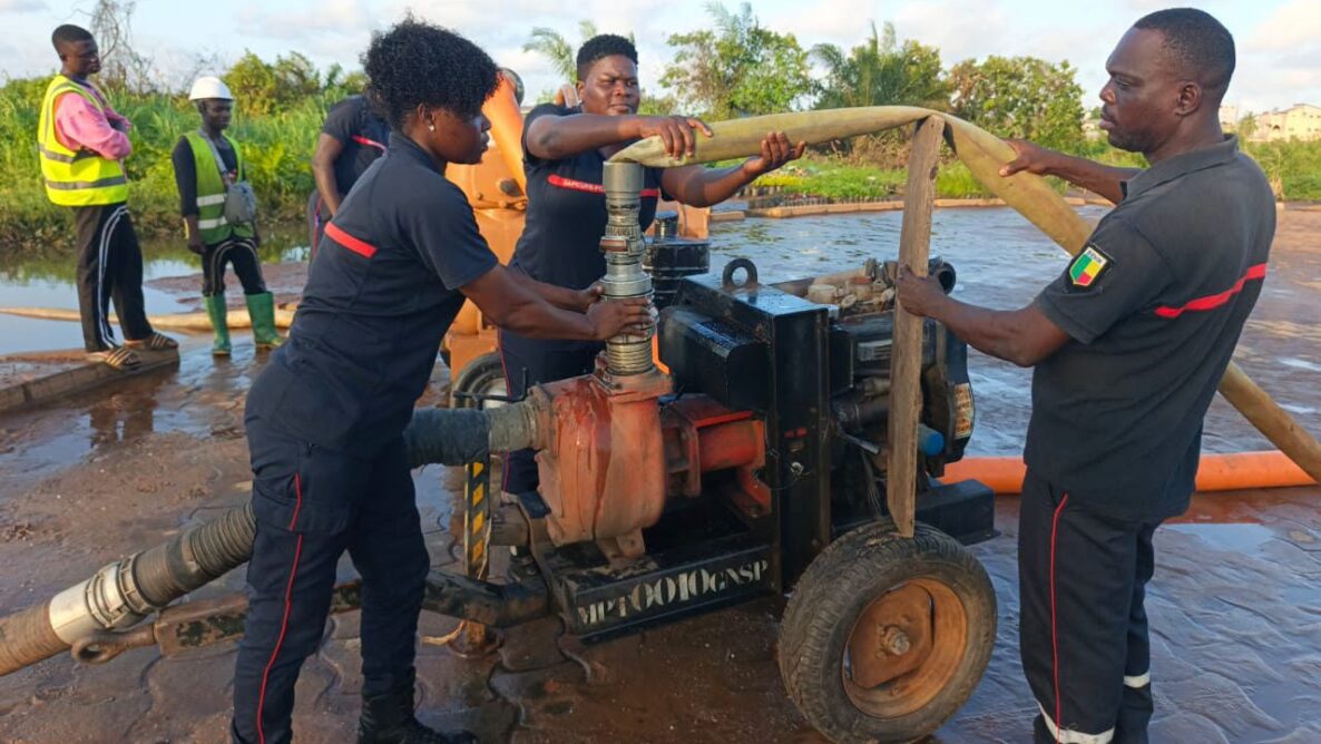 Pont de Djonou (Abomey-Calavi) : le dragage achevé, la circulation rétablie grâce à la mobilisation de l&rsquo;ABPC et de ses partenaires et l&rsquo;implication personnelle du Chef de l&rsquo;État