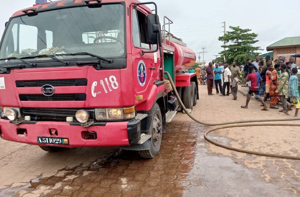 Glazoué (Collines) : l&rsquo;Agence béninoise de Protection Civile maîtrise un violent incendie au quartier Zongo